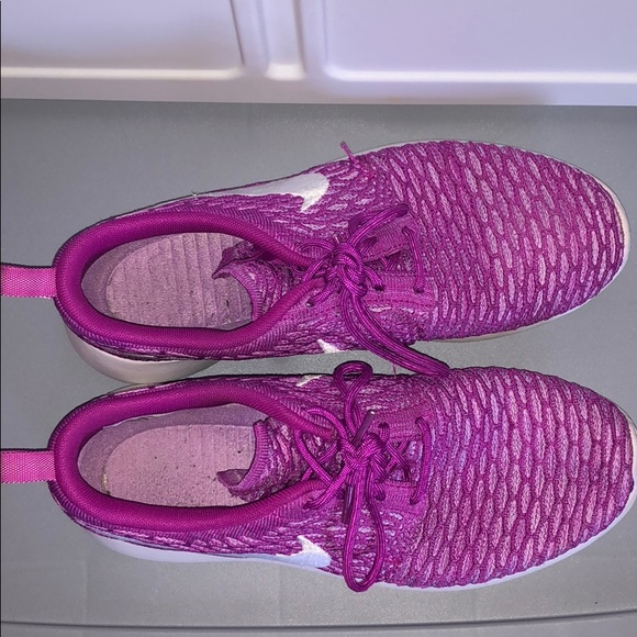 Nike’s Fashion Pink Roshe - Picture 3 of 3